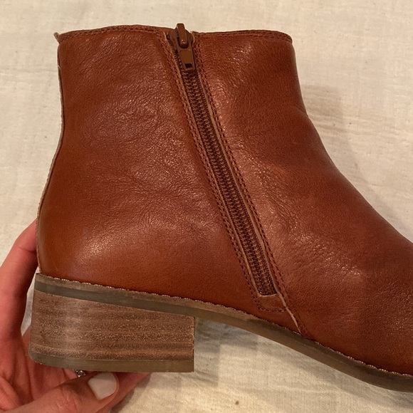 Lucky Brand Saddle Brown Leather Ankle Boot Size 9.5 - Picture 6 of 8